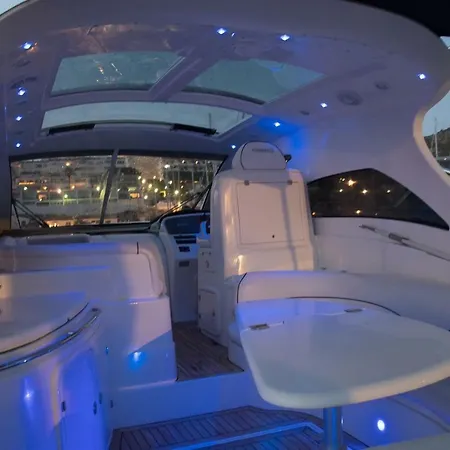 Boatsitges Hotel en barco